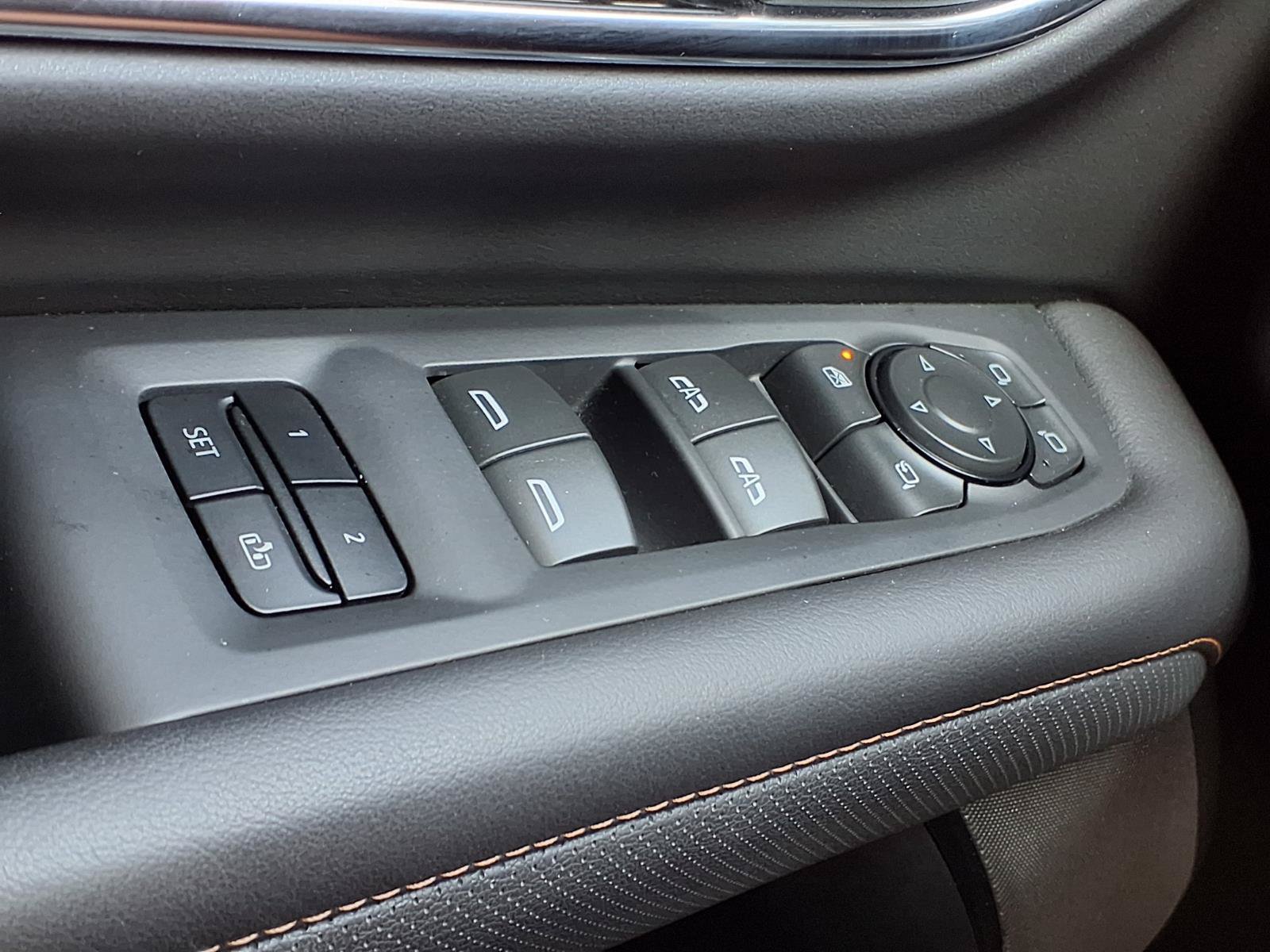 Used 2024 GMC Yukon XL AT4 AWD/4WD image 24