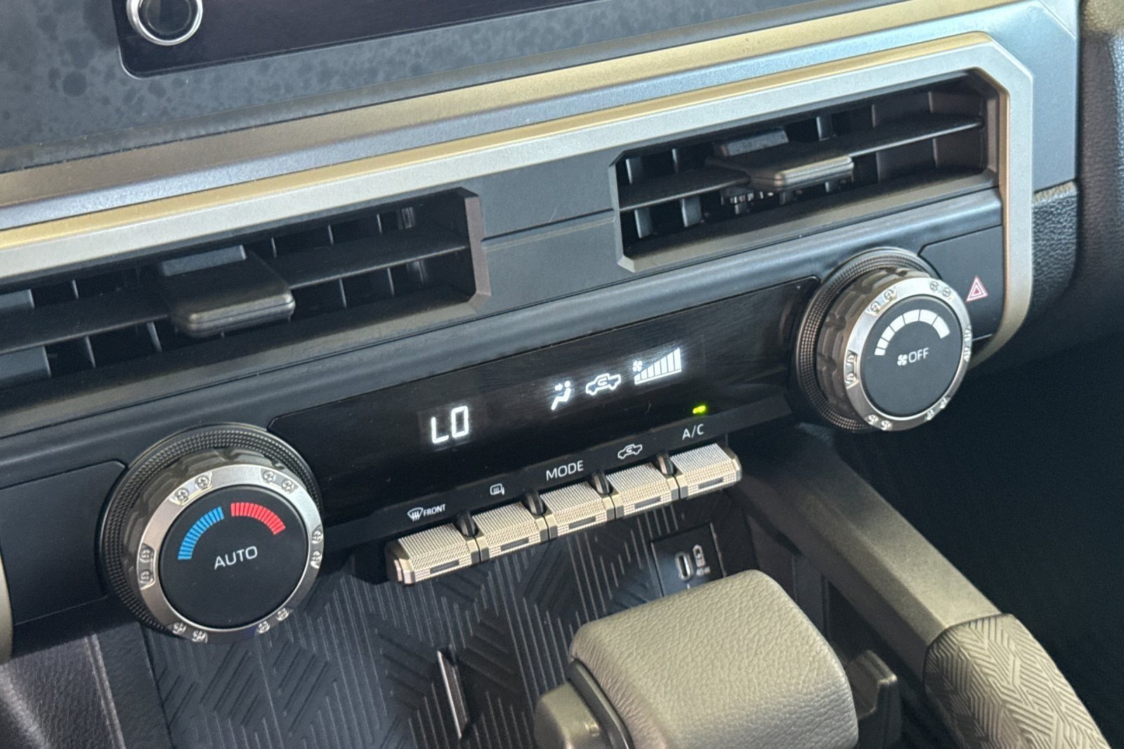 Certified 2025 Toyota Tacoma TRD Sport AWD/4WD image 18