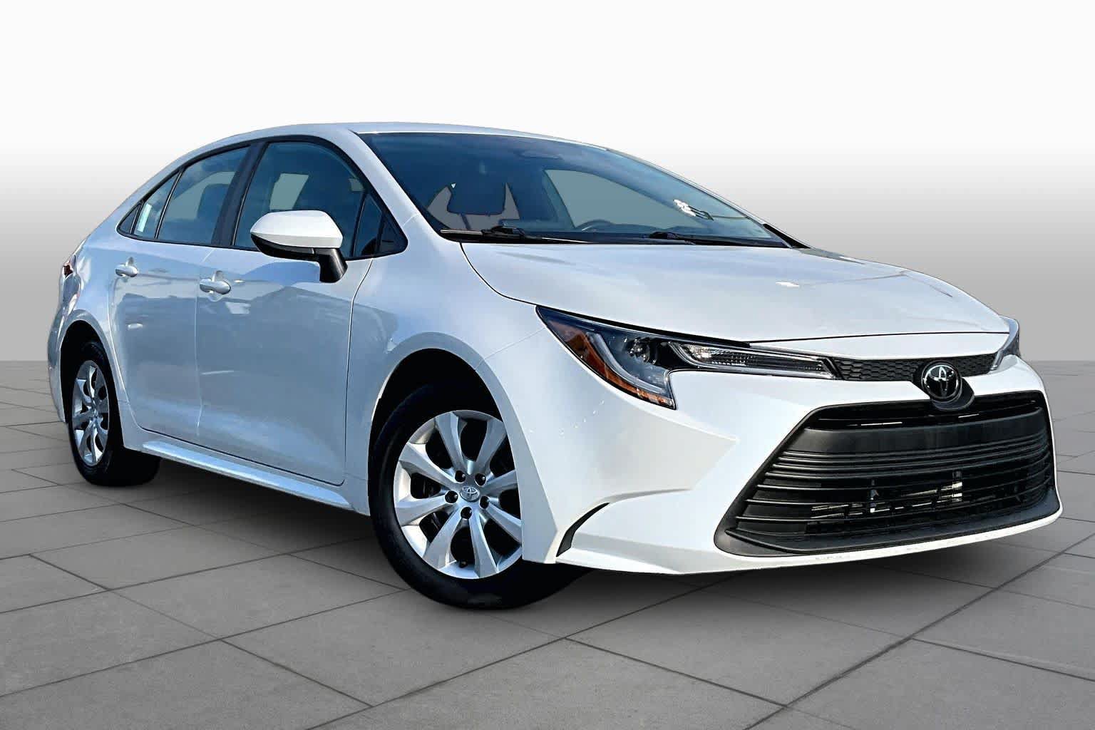 Used 2025 Toyota Corolla LE FWD image 3