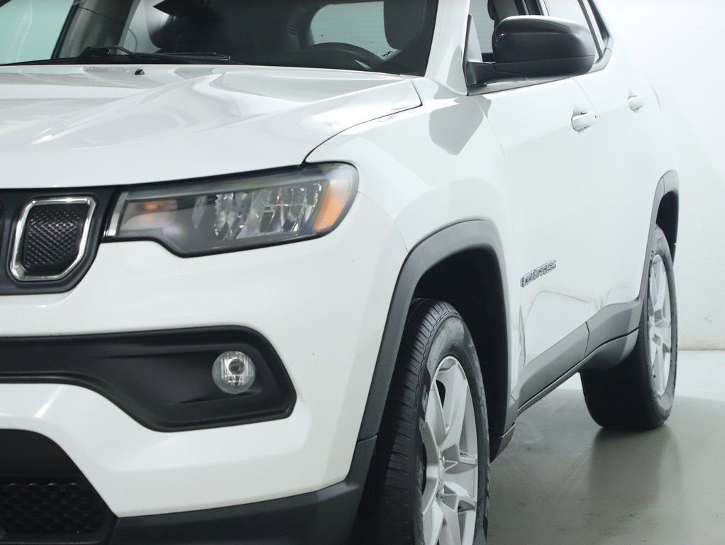 Used 2022 Jeep Compass Latitude AWD/4WD image 5