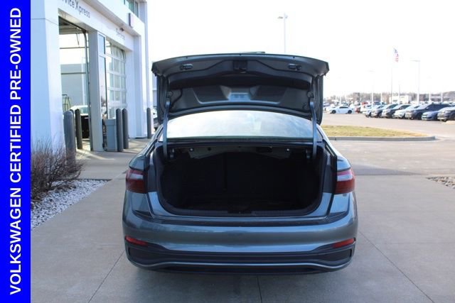 Used 2025 Volkswagen Jetta SE w/ Sunroof Package image 8