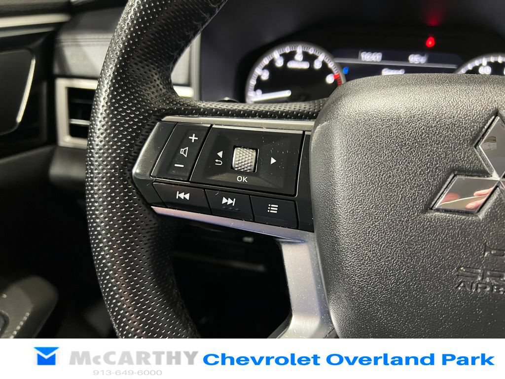 Used 2023 Mitsubishi Outlander SE Black Edition FWD image 14