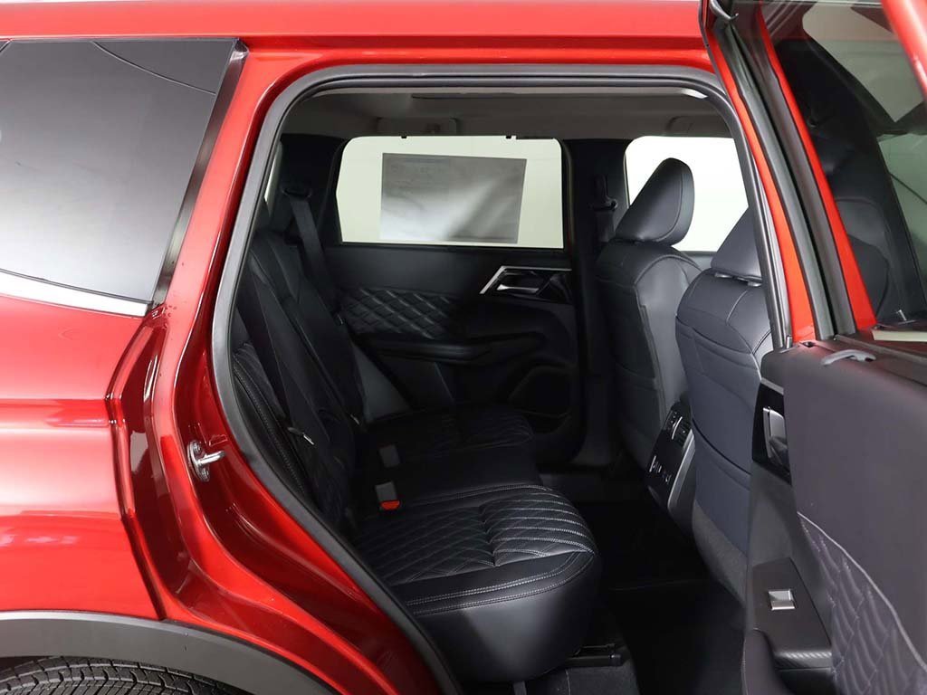 New 2025 Mitsubishi Outlander SEL image 35