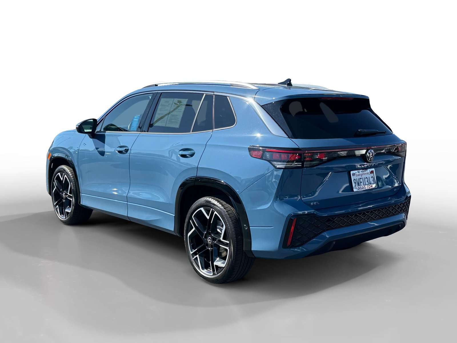 Certified 2025 Volkswagen Tiguan SEL R-Line AWD/4WD image 3