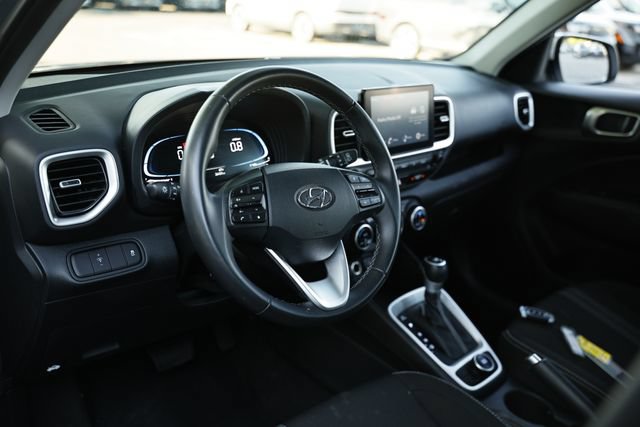 Used 2025 Hyundai Venue SEL FWD image 19
