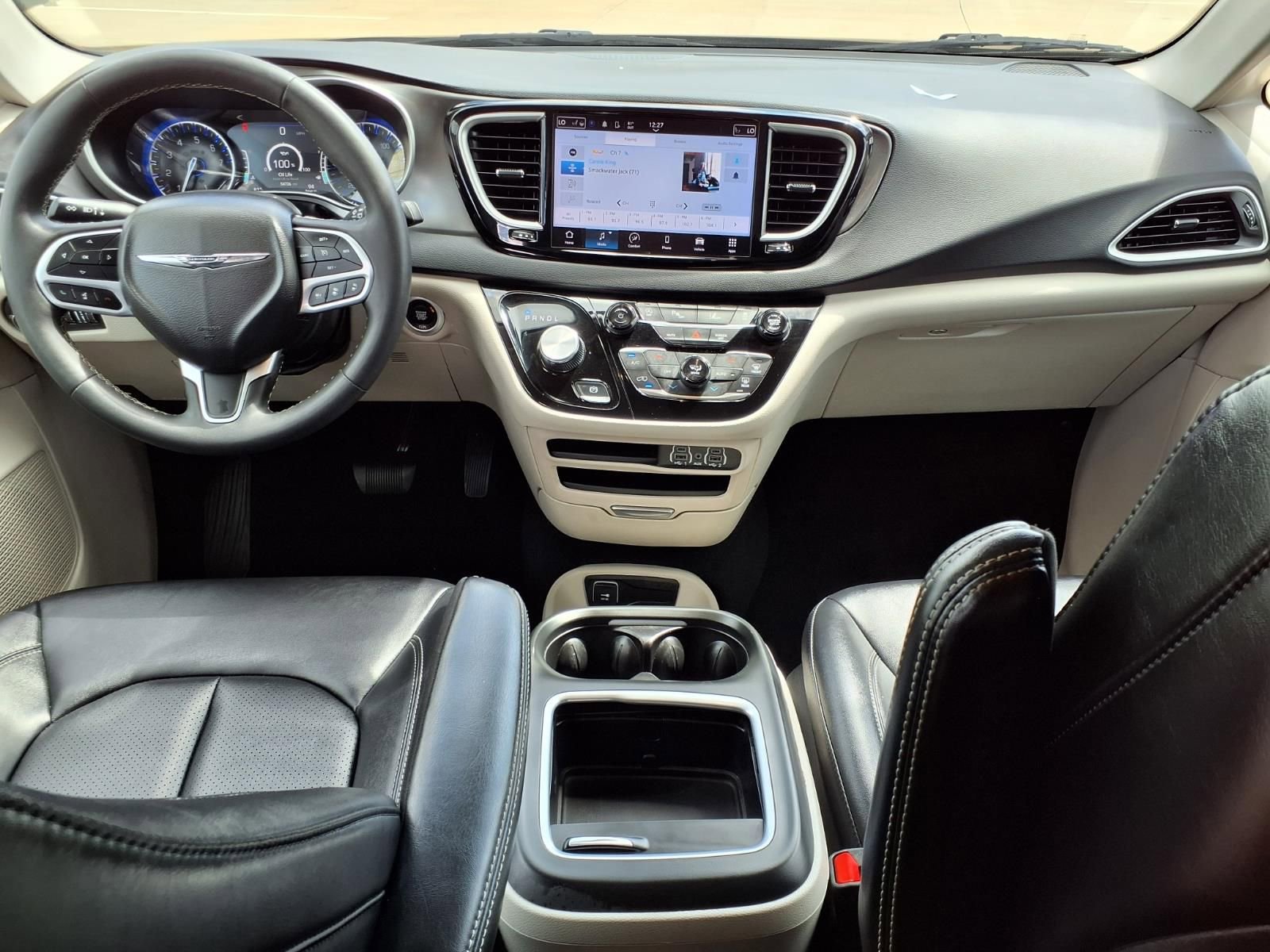 Used 2024 Chrysler Pacifica Touring-L image 9