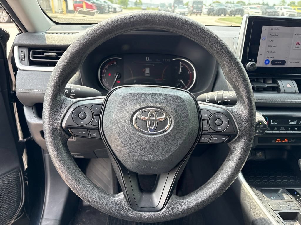 Used 2025 Toyota RAV4 XLE FWD image 32