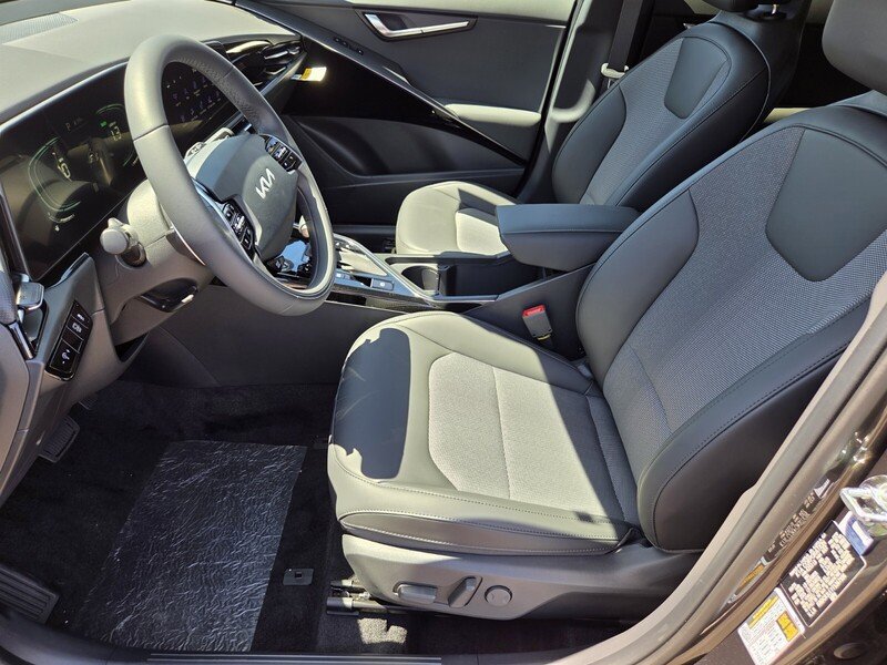 New 2026 Kia Niro EX FWD image 6