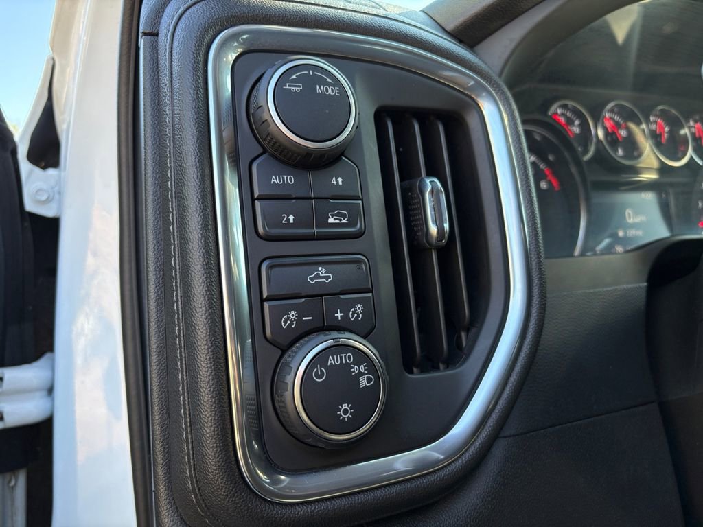 Used 2022 Chevrolet Silverado 1500 LT image 3