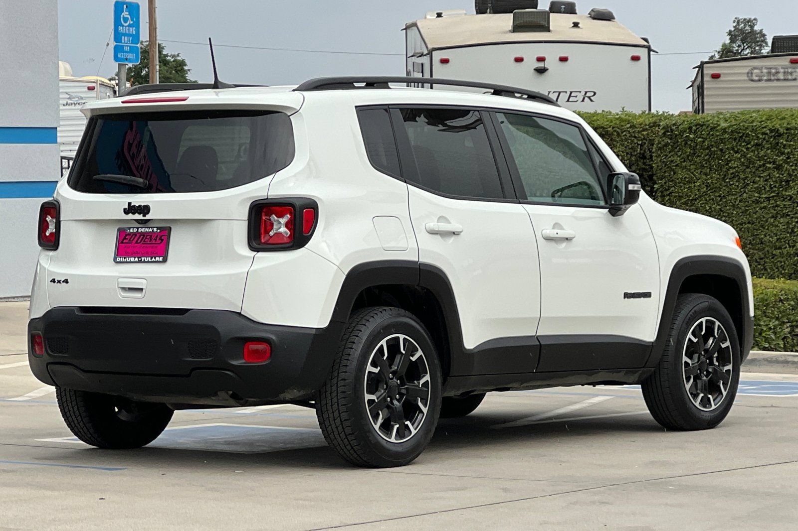 Used 2023 Jeep Renegade Latitude AWD/4WD image 4