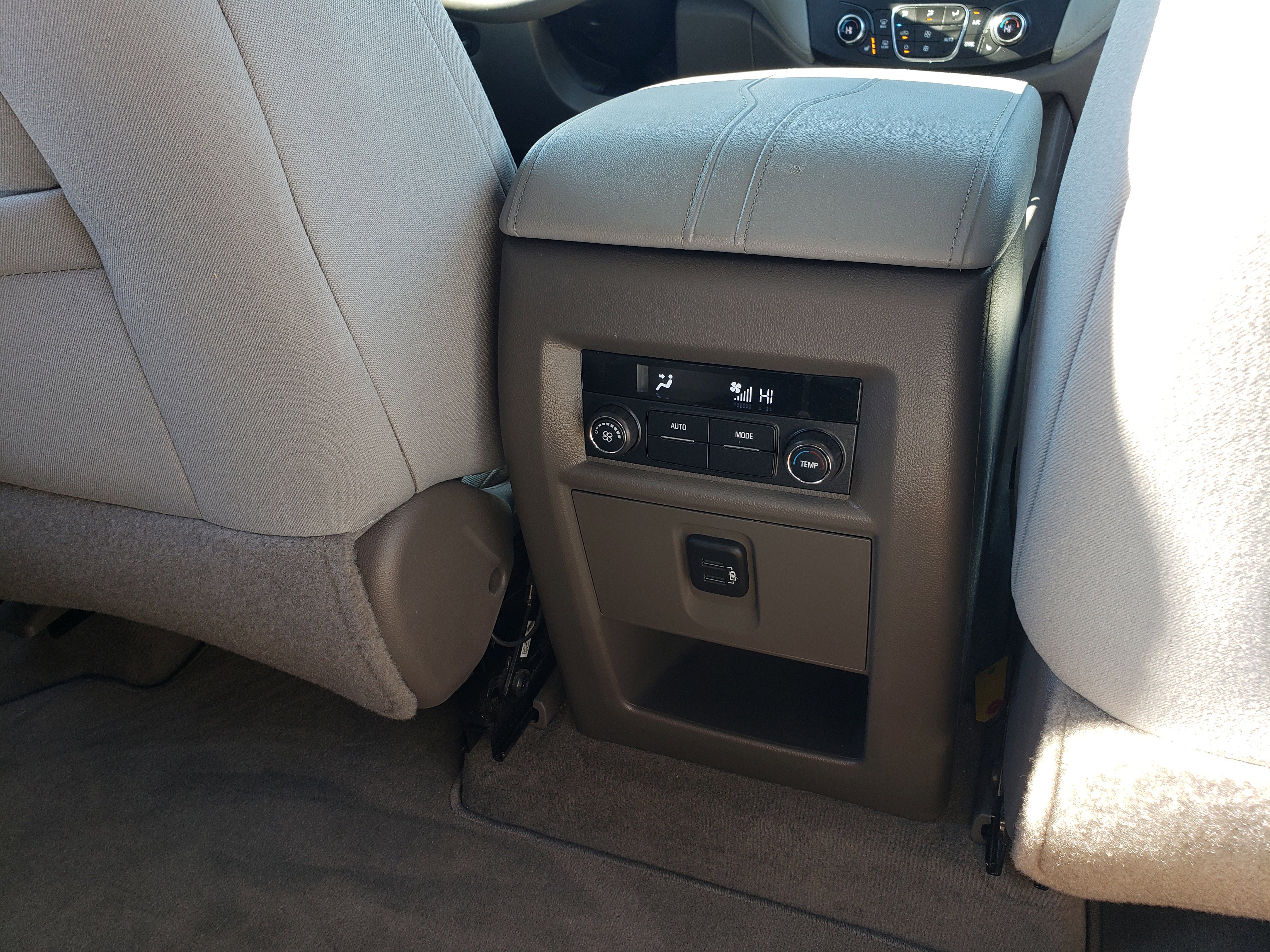 Used 2020 Chevrolet Traverse LT image 36