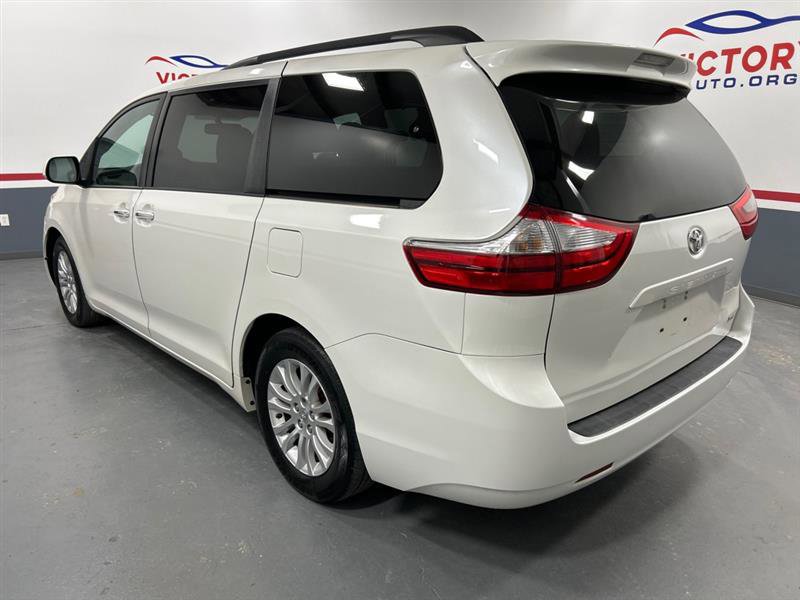 Used 2015 Toyota Sienna XLE image 4