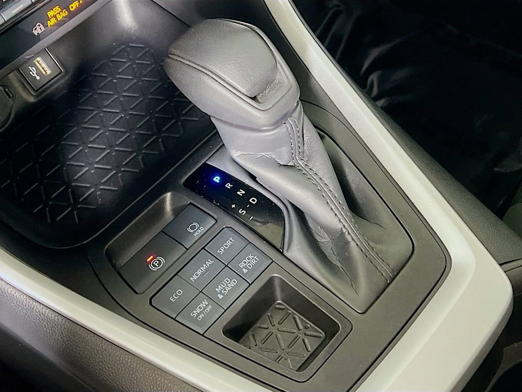 Certified 2025 Toyota RAV4 XLE AWD/4WD image 16