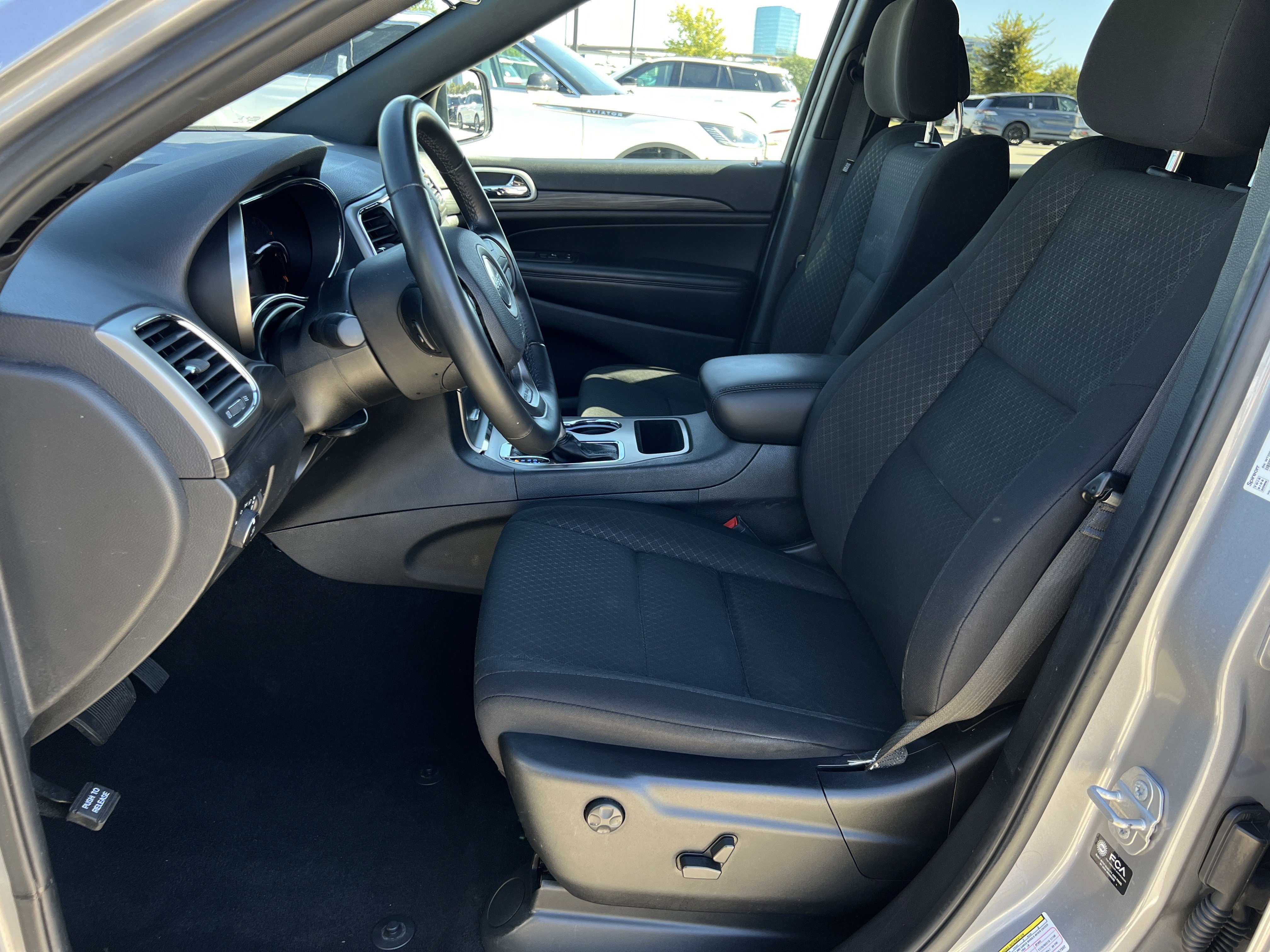 Used 2021 Jeep Grand Cherokee Laredo image 28