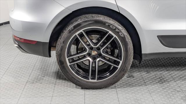Used 2021 Porsche Macan w/ Premium Package Plus AWD/4WD image 34