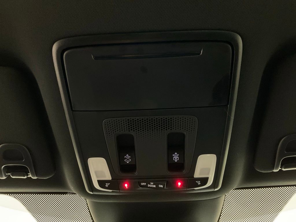 Used 2025 Honda Pilot Black Edition image 20