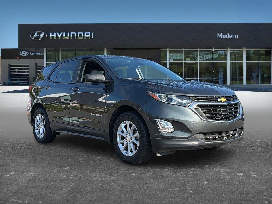 Used 2020 Chevrolet Equinox LS w/ LS Convenience Package FWD image 3