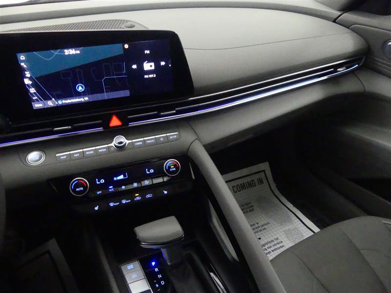Used 2025 Hyundai Elantra SEL FWD image 15