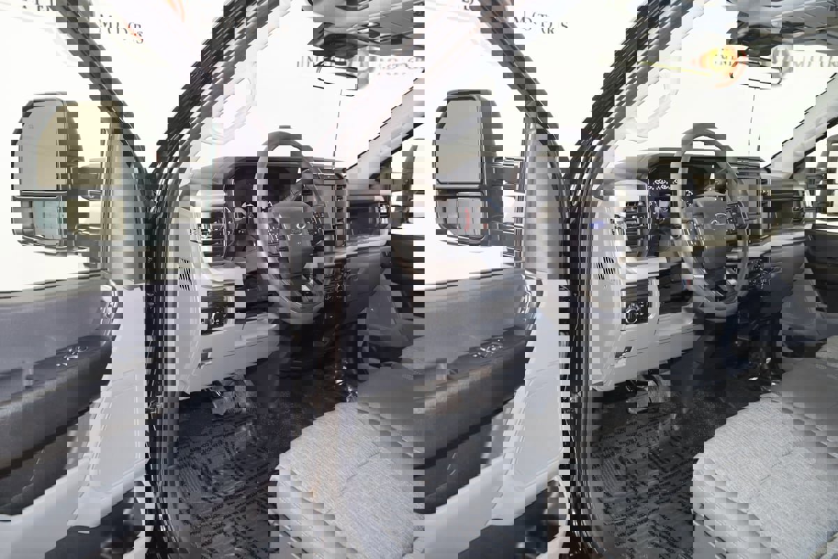 Used 2024 Ford F350 XL w/ Snow Plow/Camper Package image 43