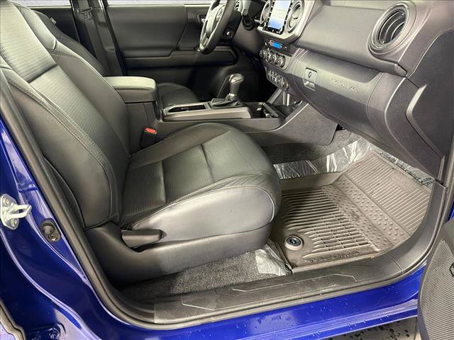 Used 2023 Toyota Tacoma TRD Sport w/ TRD Premium Sport Package AWD/4WD image 15