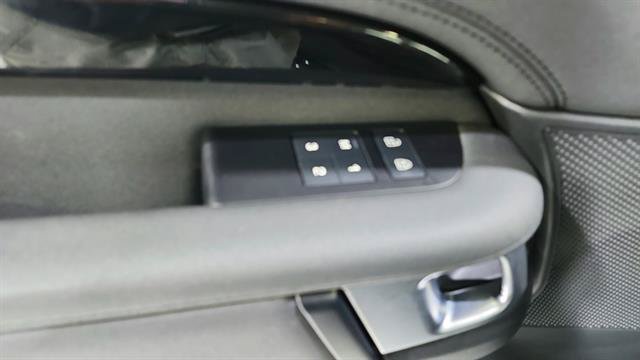 Used 2024 Land Rover Discovery S AWD/4WD image 20