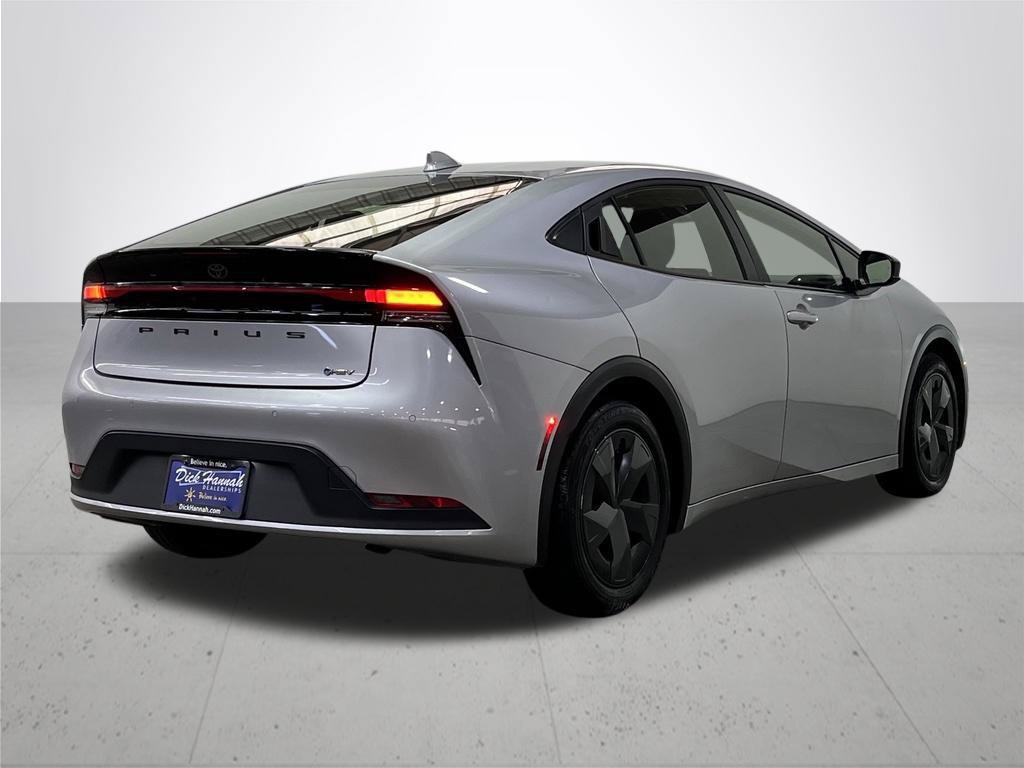 Used 2025 Toyota Prius LE FWD image 10
