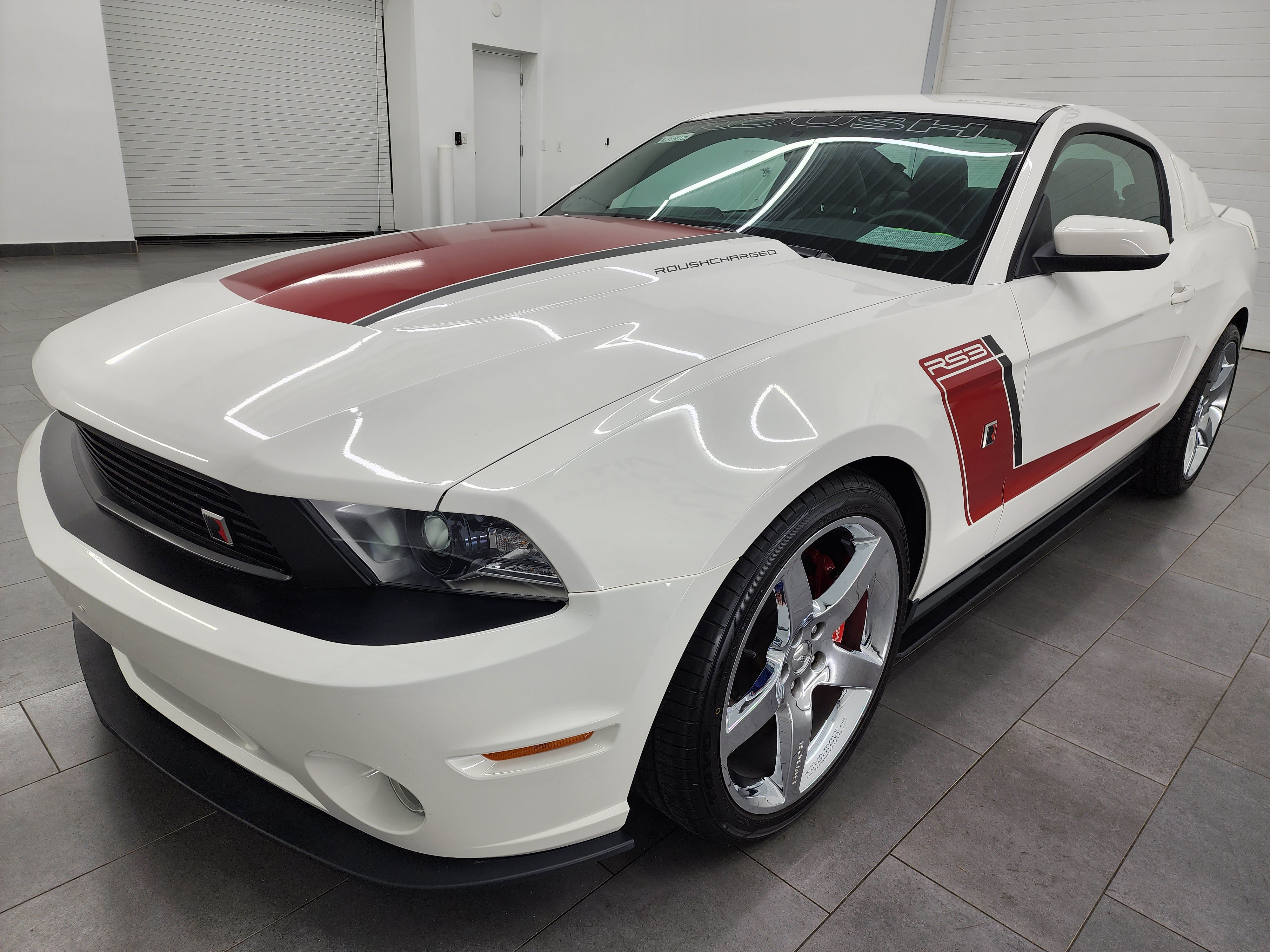 Used 2012 Ford Mustang GT Premium w/ HID Headlamps & Security Pkg RWD image 7
