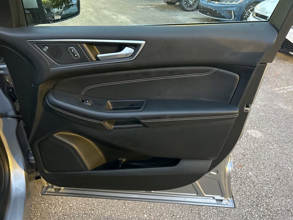 Used 2022 Ford Edge Titanium image 34