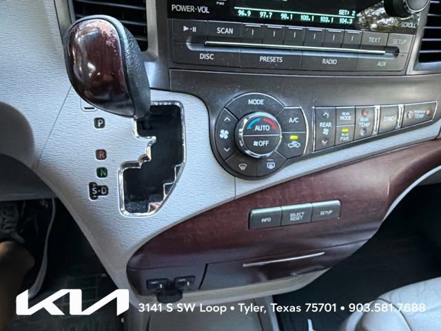 Used 2014 Toyota Sienna XLE FWD image 18