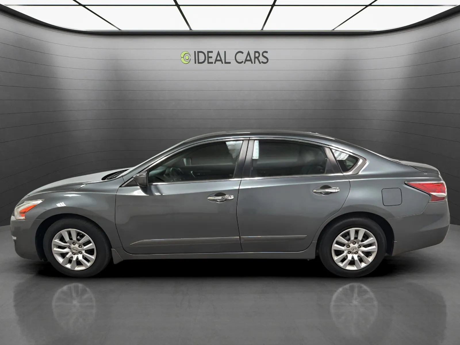 Used 2014 Nissan Altima 2.5 S w/ Display Audio Package FWD image 8