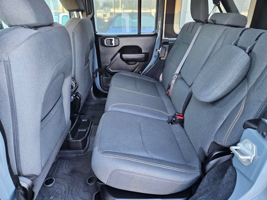 Used 2024 Jeep Wrangler Unlimited AWD/4WD image 15