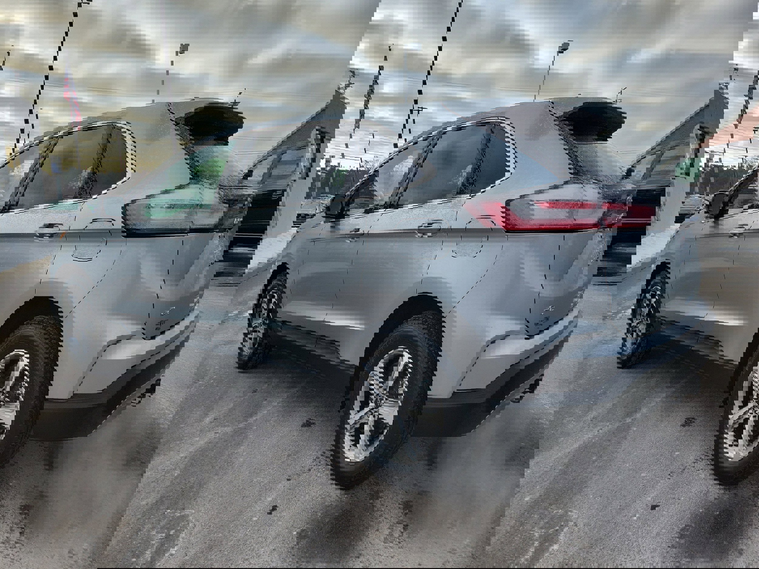 Used 2024 Ford Edge SEL w/ Convenience Package image 3