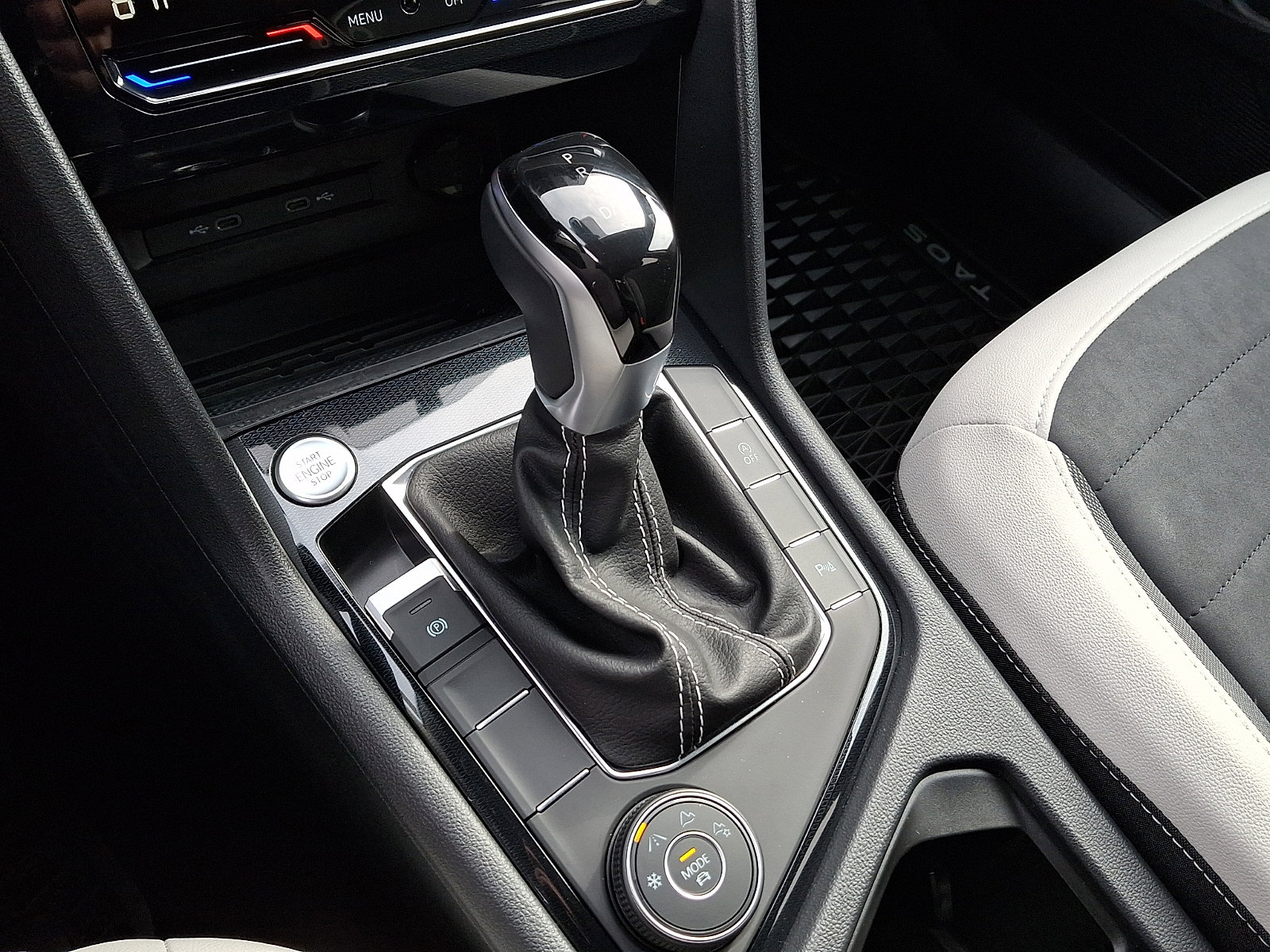 Certified 2025 Volkswagen Taos SE image 18