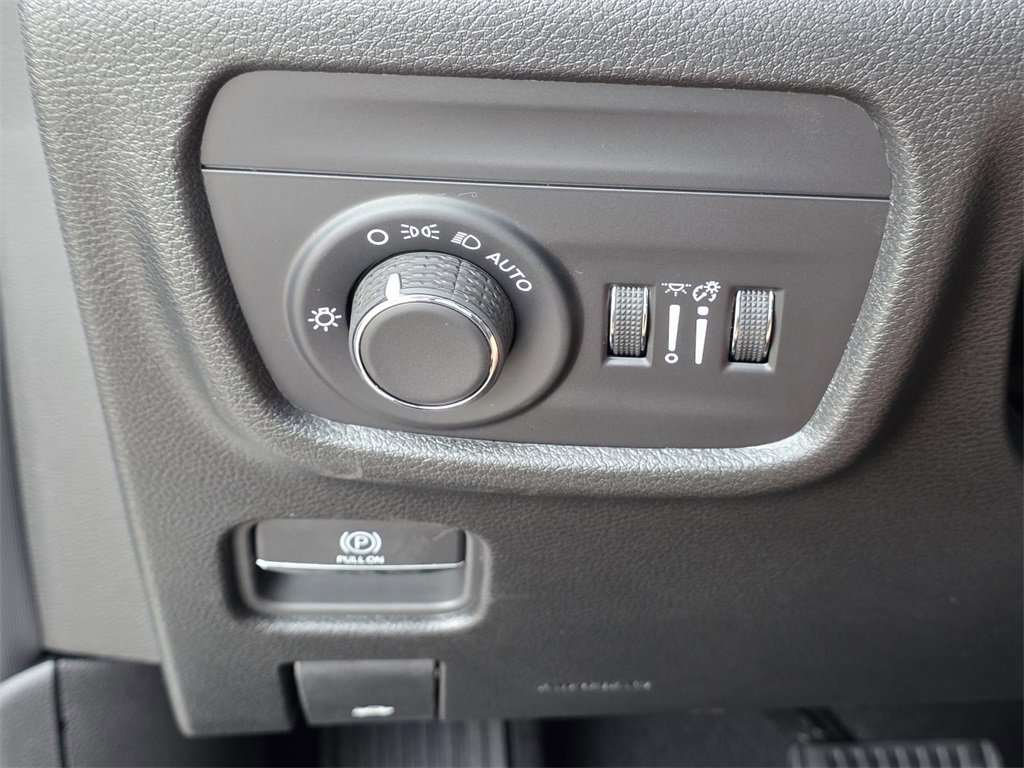 New 2025 Jeep Grand Cherokee L Altitude image 25