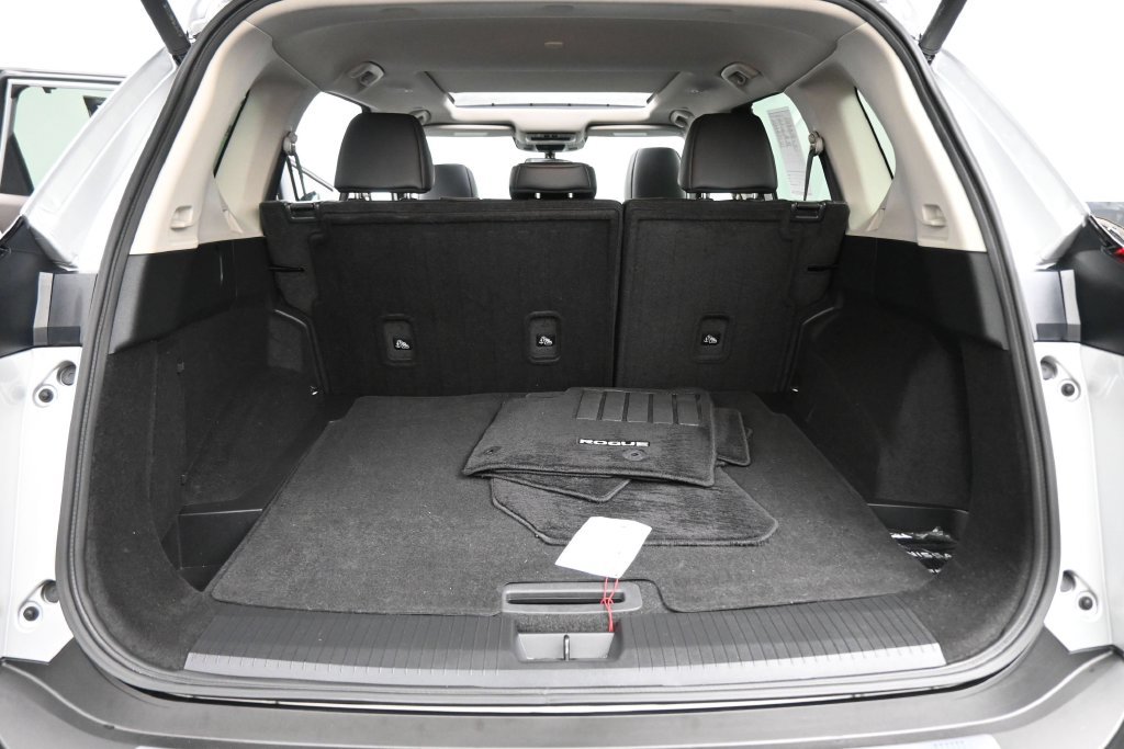 Used 2023 Nissan Rogue SV w/ SV Premium B Package FWD image 17