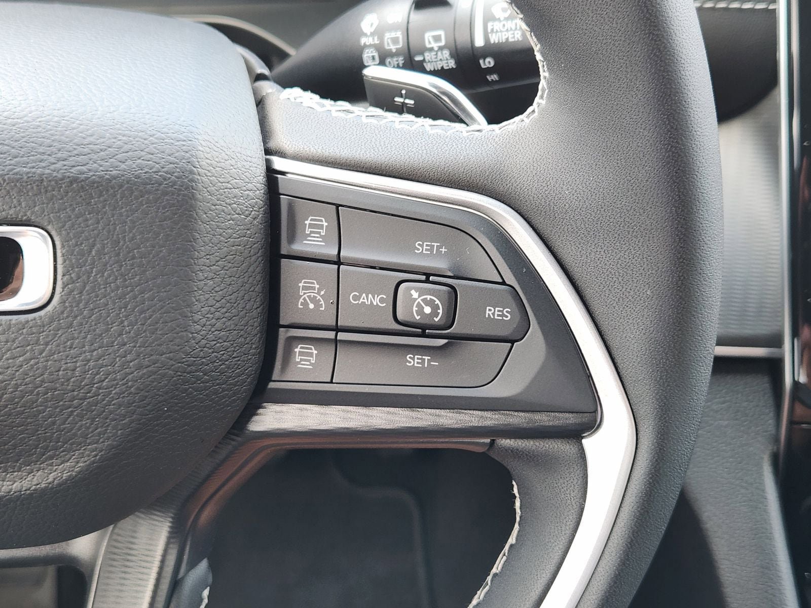 New 2025 Jeep Grand Cherokee L Laredo w/ Luxury Tech Group I RWD image 38