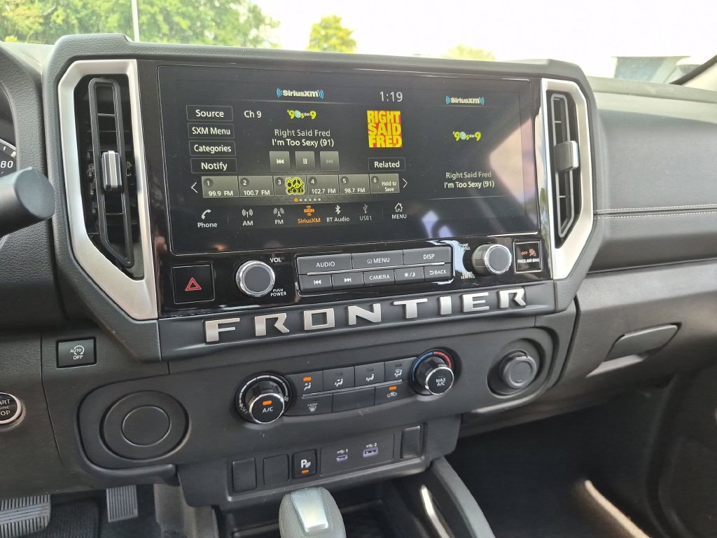 Used 2025 Nissan Frontier SV RWD image 33