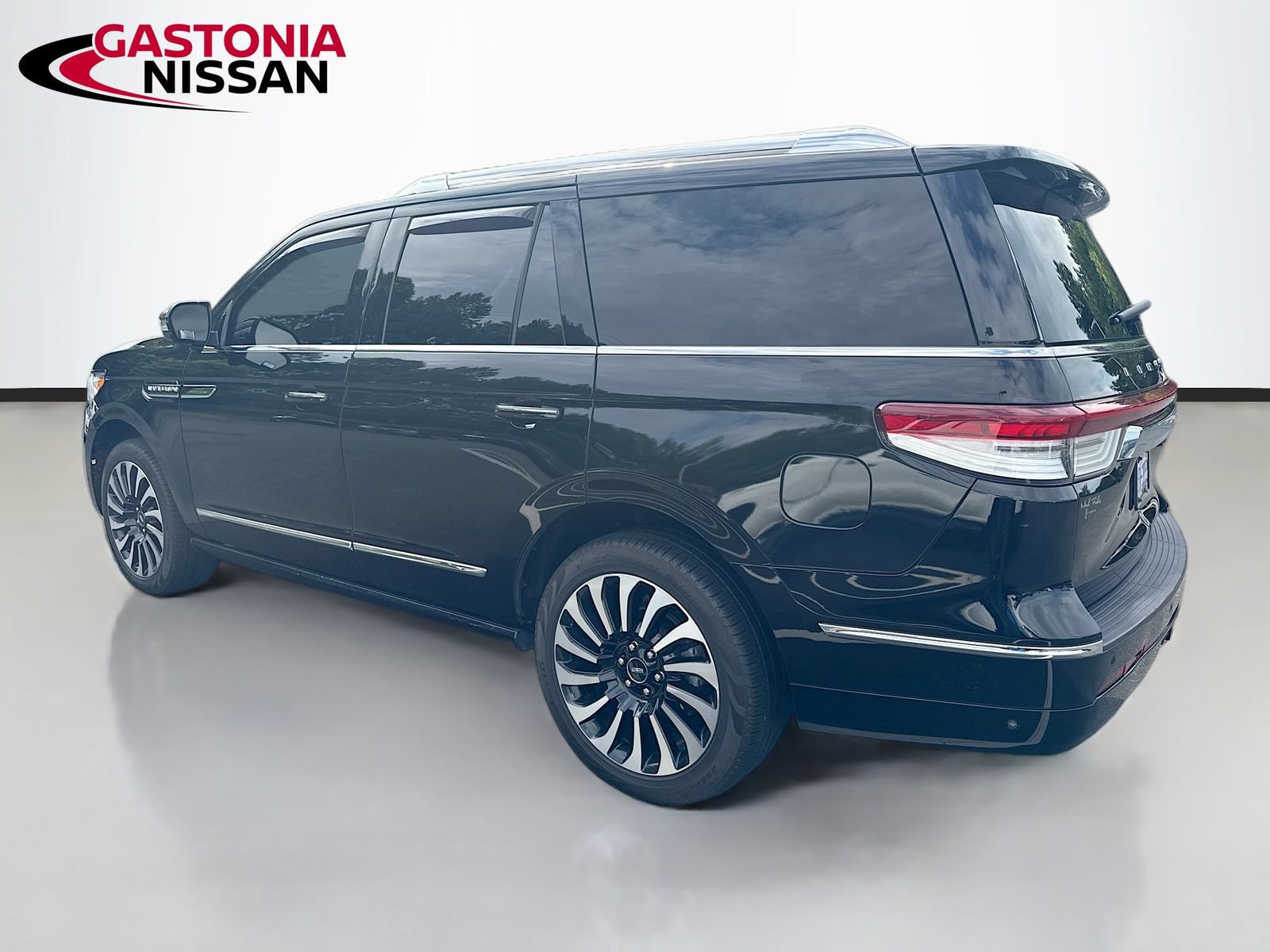 Used 2022 Lincoln Navigator Black Label AWD/4WD image 3