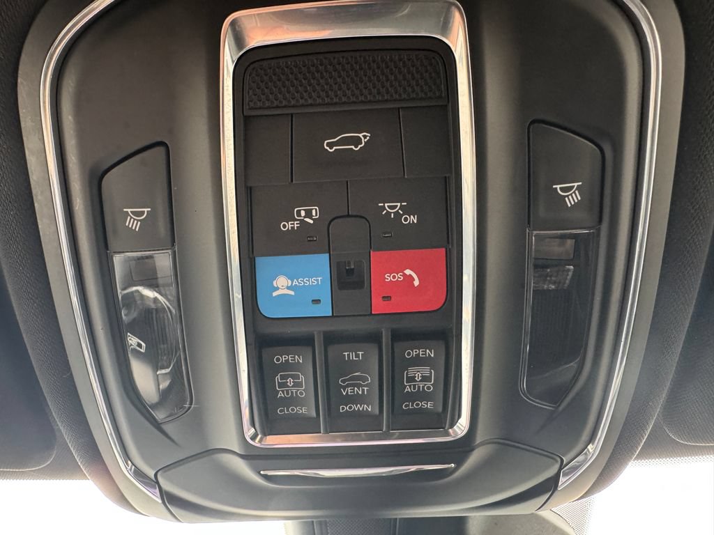 Used 2024 Jeep Grand Cherokee Limited AWD/4WD image 33