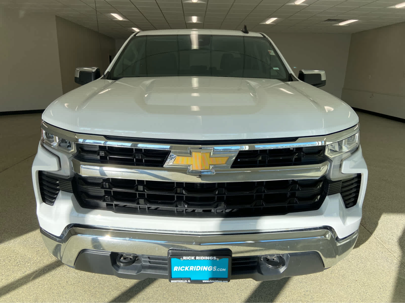 Used 2025 Chevrolet Silverado 1500 LT AWD/4WD image 4