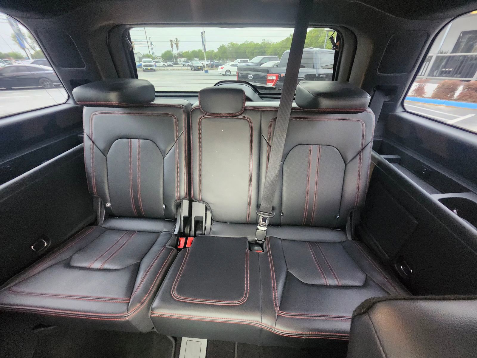 Used 2023 Ford Expedition Limited image 12