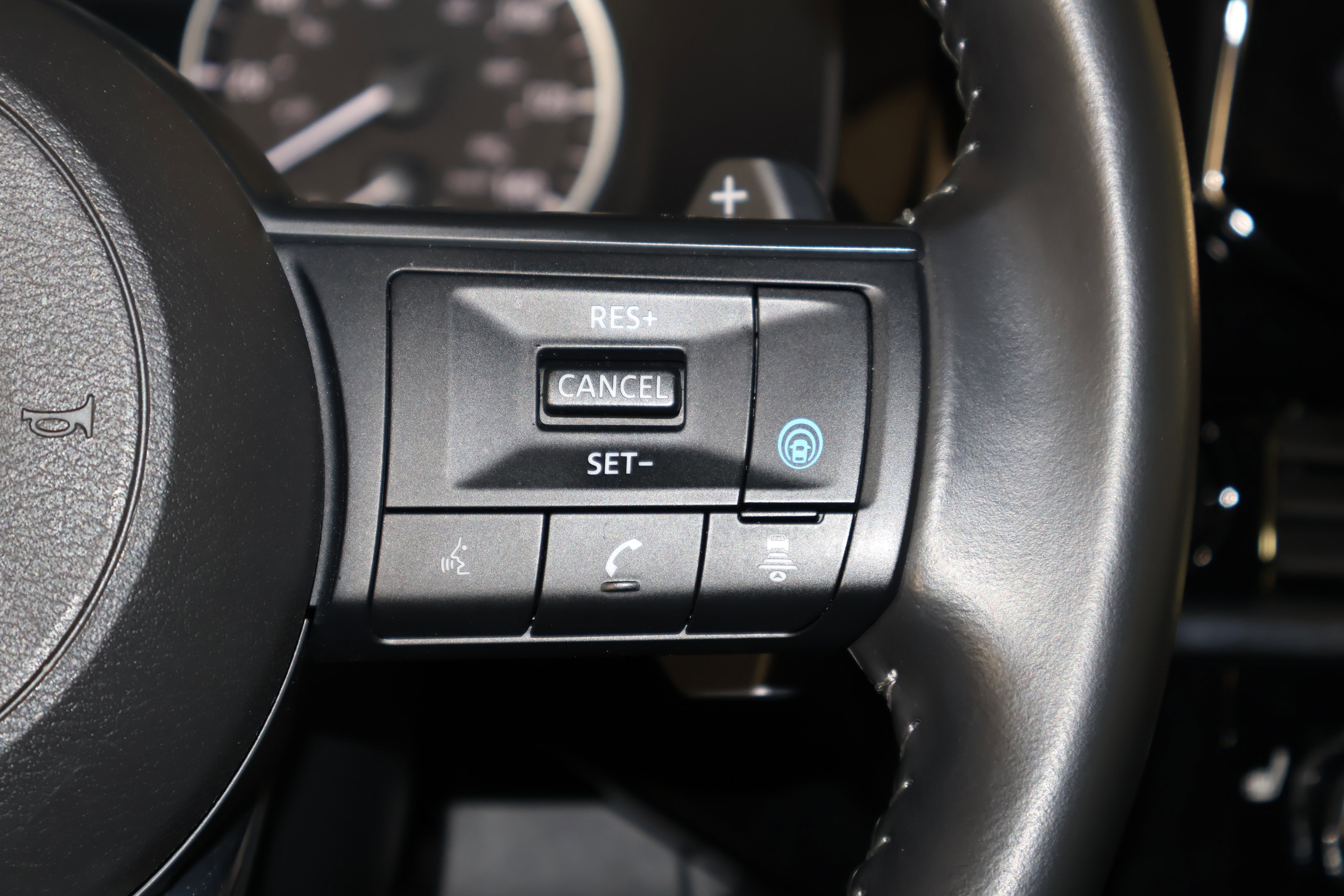 Used 2025 Nissan Pathfinder SV image 22