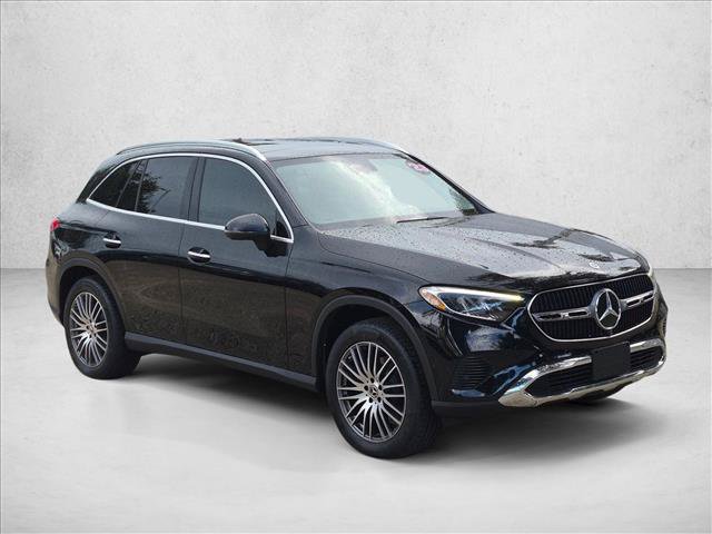 Used 2023 Mercedes-Benz GLC 300 4MATIC image 3