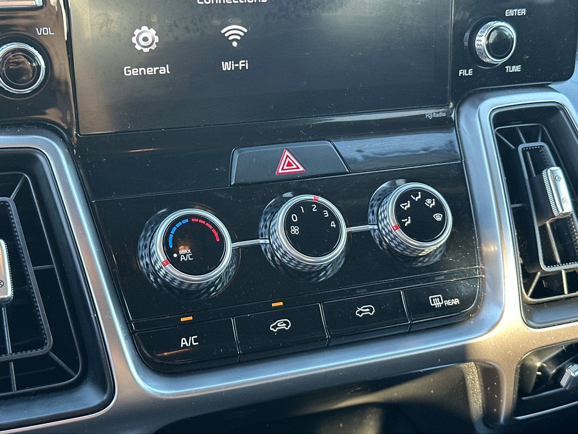 Used 2023 Kia Sorento LX image 17