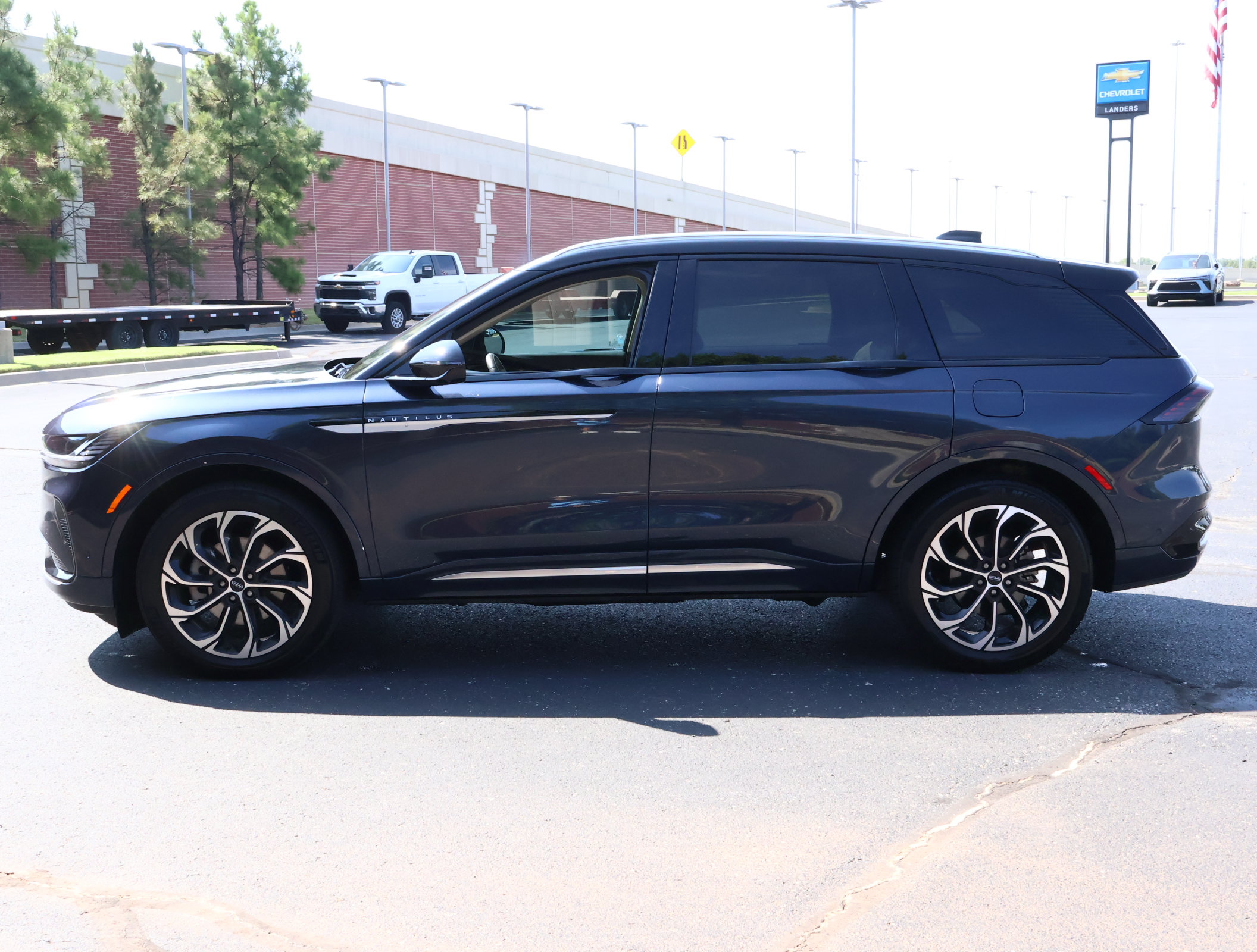 Used 2024 Lincoln Nautilus Reserve AWD/4WD image 31