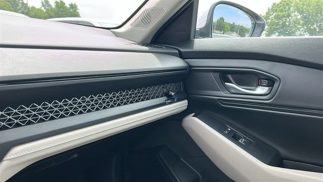 Used 2024 Honda Accord EX image 19