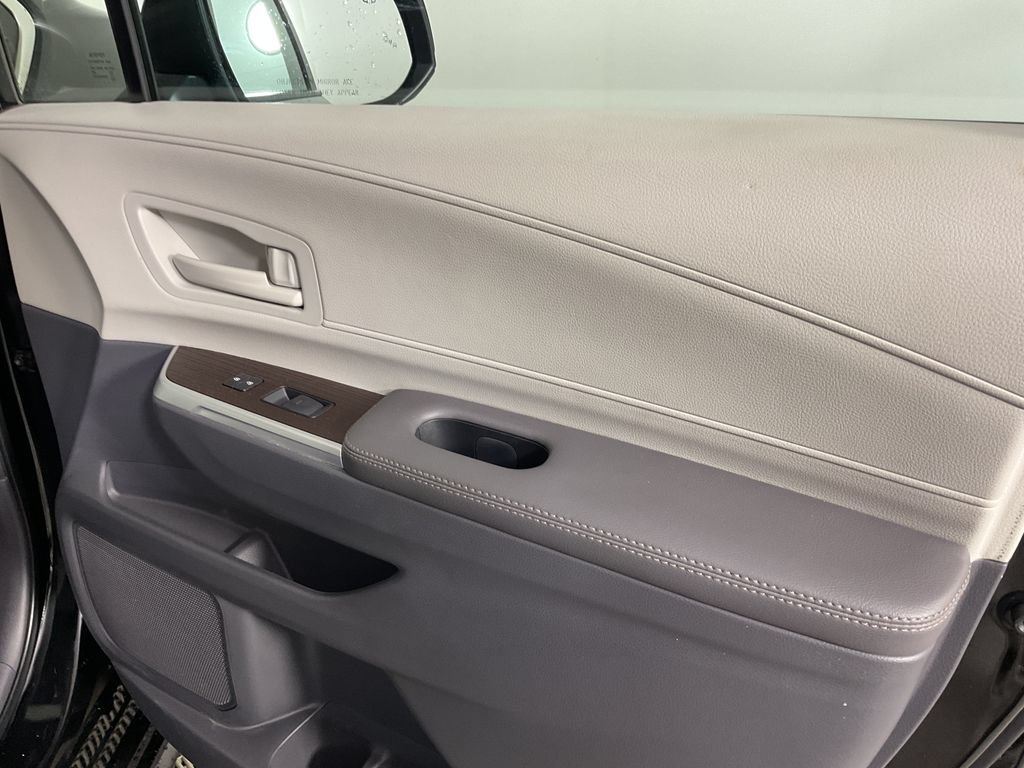 Used 2023 Toyota Sienna LE AWD/4WD image 23