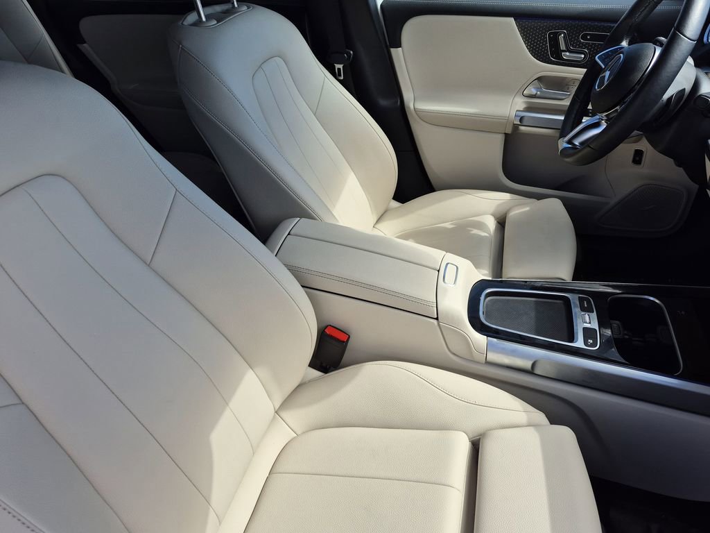 Used 2024 Mercedes-Benz EQB 300 300 image 17