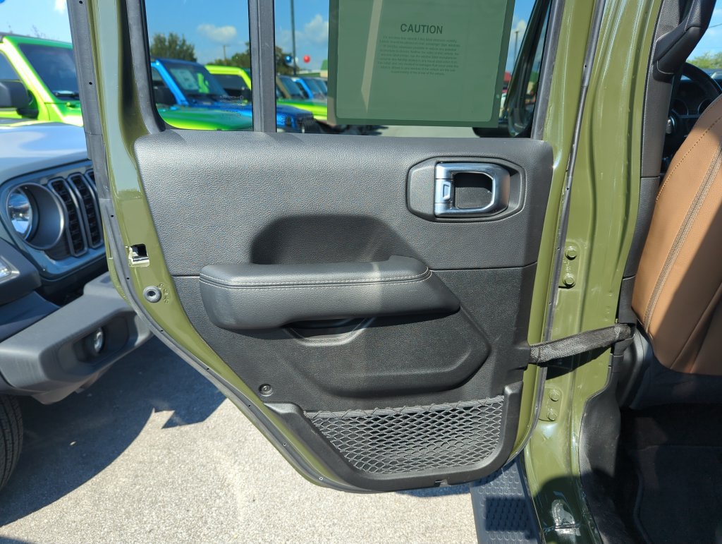 Used 2022 Jeep Wrangler Unlimited Sahara AWD/4WD image 26