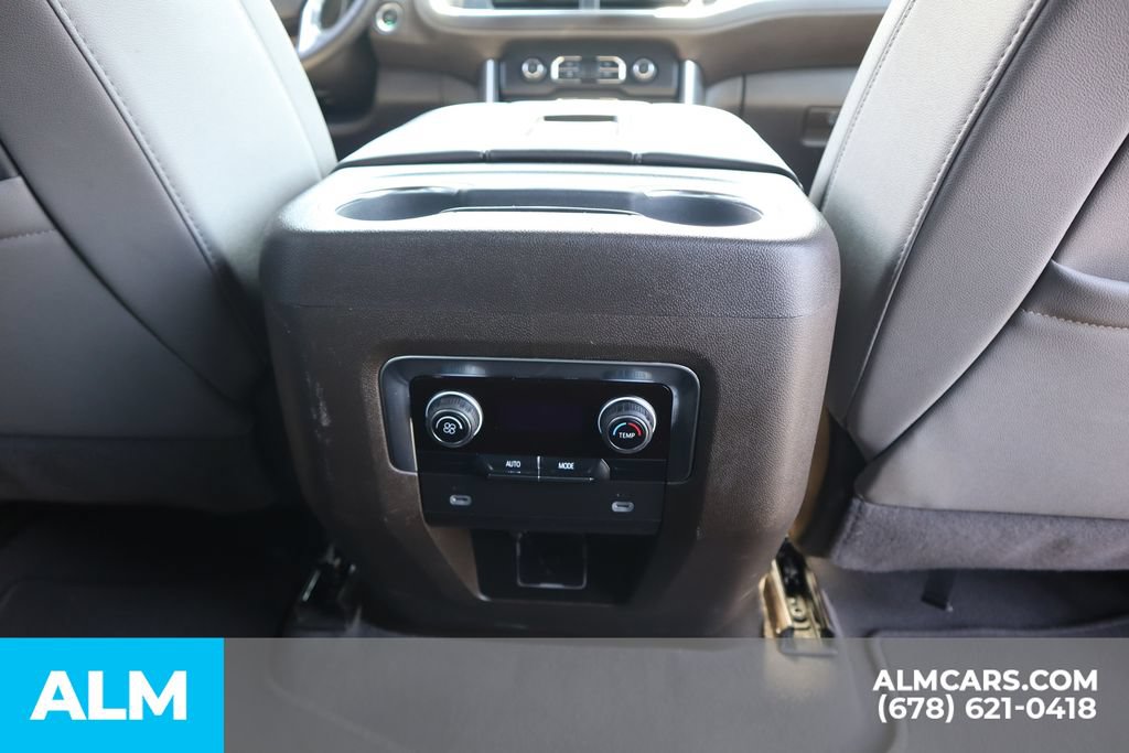Used 2024 Chevrolet Suburban LT RWD image 27